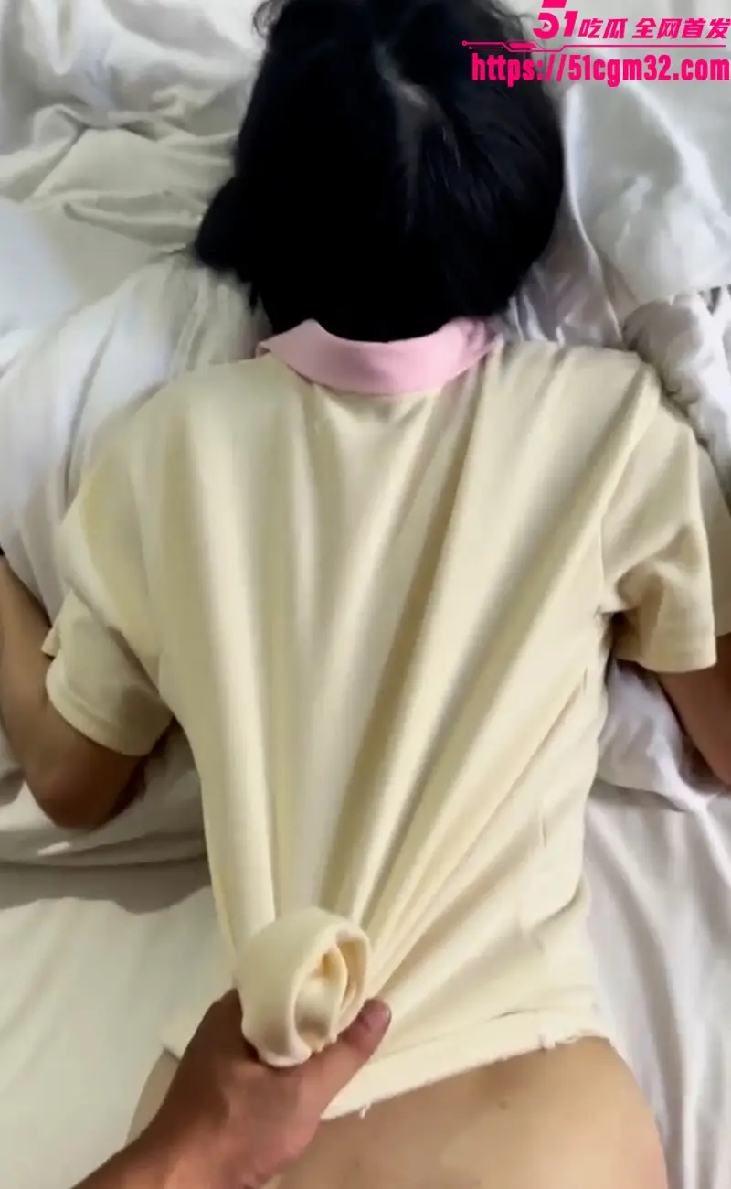 江苏女大 王曦 被单男彻底征服 翘臀高抬猛操泻火 唯美骚躯实在诱人! 图7
