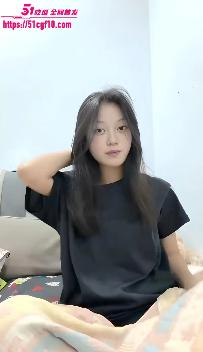 福建19岁嫩妹 徐佳 裸贷曝光 酮体白嫩展示嫩穴 道具自慰玩到出水 纯欲反差骚到爆! 图2
