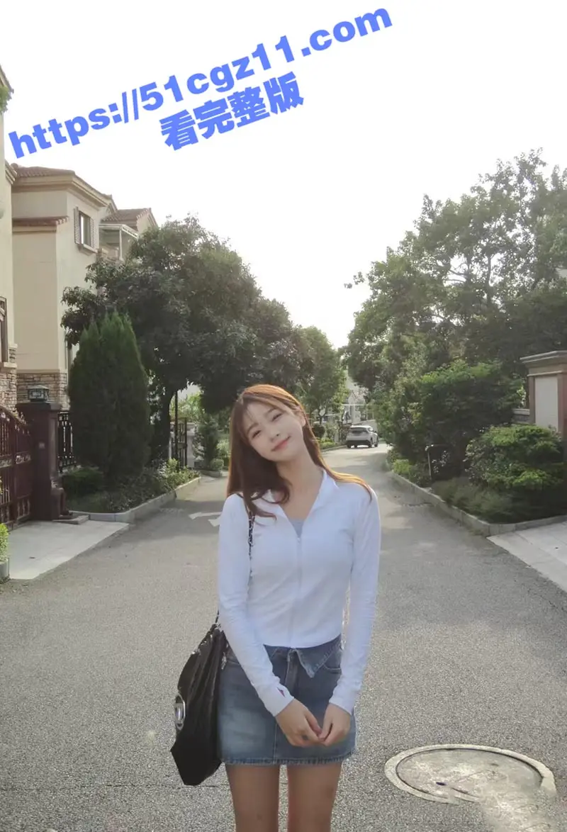 瓜友投稿曝光!情侣交换群视频流出 极品美女和眼镜男穿着丝袜做爱 淫骚吸屌口活超绝 图6