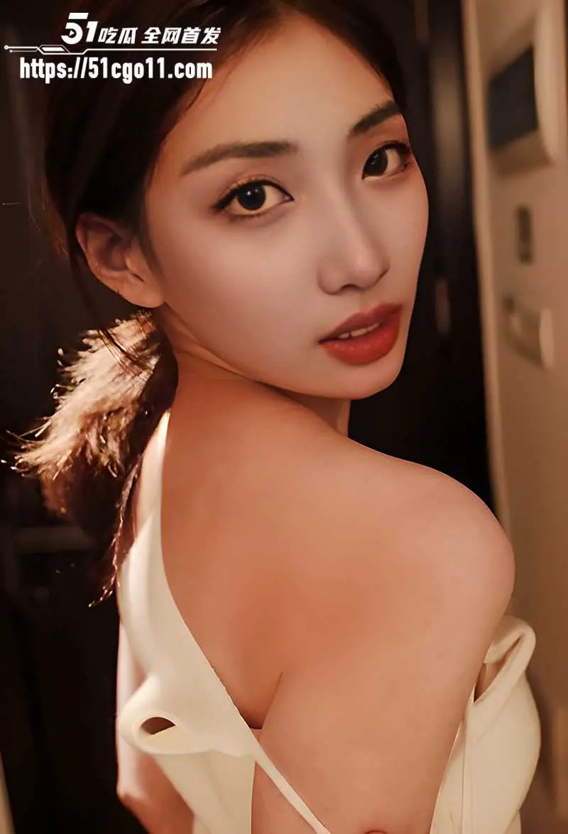 昆明冷艳人妻 李佳纯 调教私拍 露脸舔屌足交榨精 被炮友绑床狠操 纯纯母畜 图5