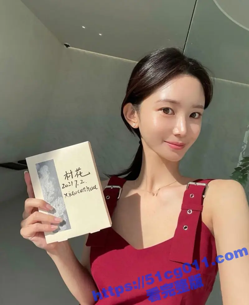 露脸才是王道!明星气质推特极品拜金女神 小村花 大尺度私拍合集 蜂腰蜜桃臀女神被金主各种爆操! 图1