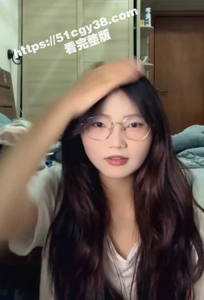 叛逆少女网黄 困困兔 最新直播合集流出 全程露脸假屌自慰 现场换装秀翻全场! 图2