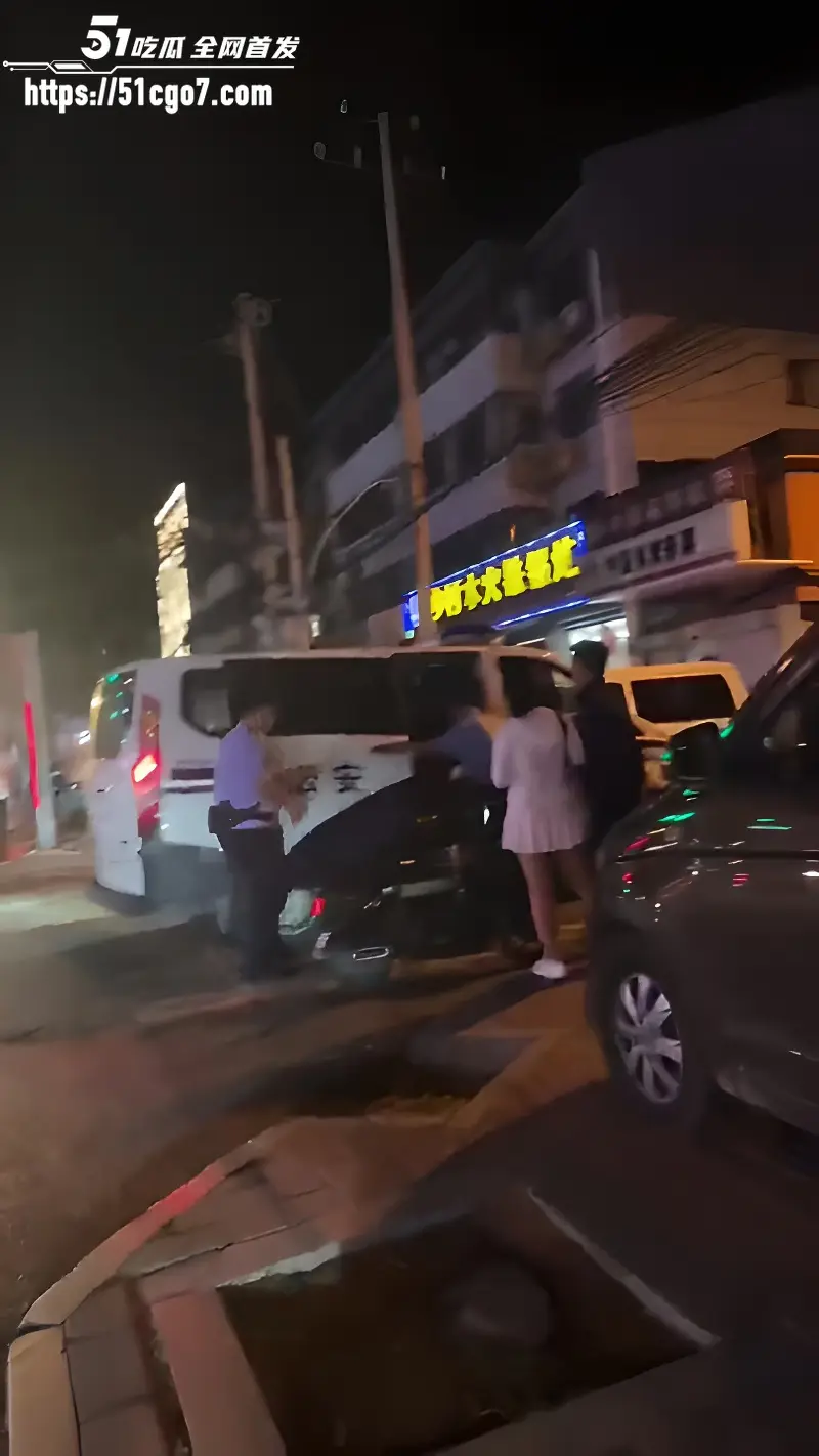 燕郊小张庄爆惊天命案 嫖客怒砍4鸡头1小姐 百名警察深夜出动封锁全村! 图9