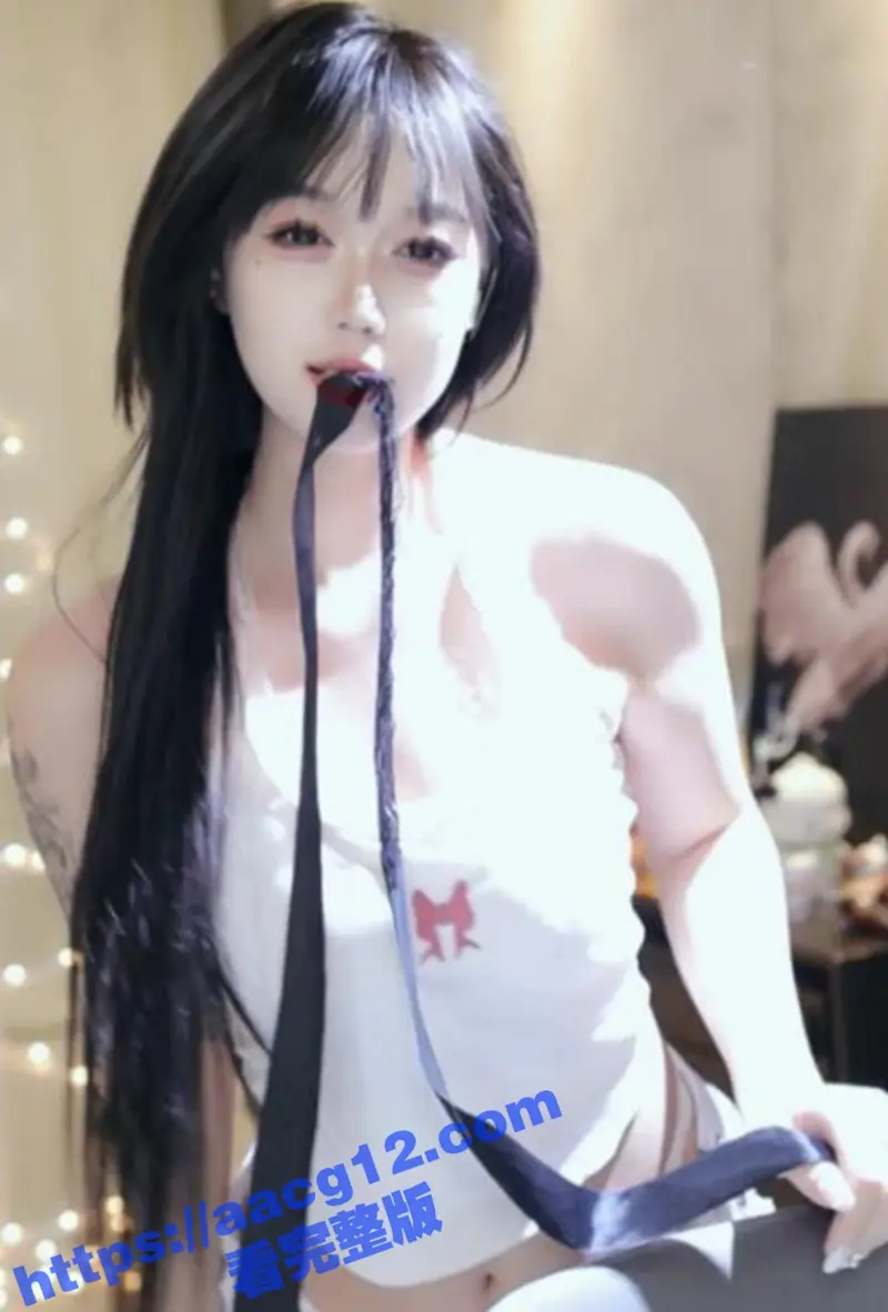 舞蹈女神婉儿热舞合集 甜美脸蛋火辣身材 护士装骚舞配锁链 这舞姿直接把人看硬了 图5