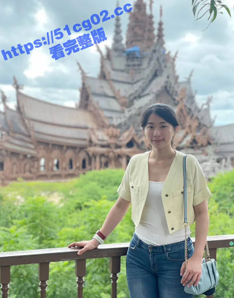 西南林业大学硕士眼镜母狗 程依萍 给男友发扣逼自慰视频遭泄密 裸躺在床上不停摩擦敏感地带高潮抽搐 图1