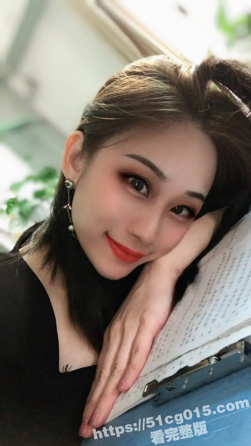 已婚美女会计和中年老板 背着老公整天在公司偷情 私密视频被下属发现曝光 图1