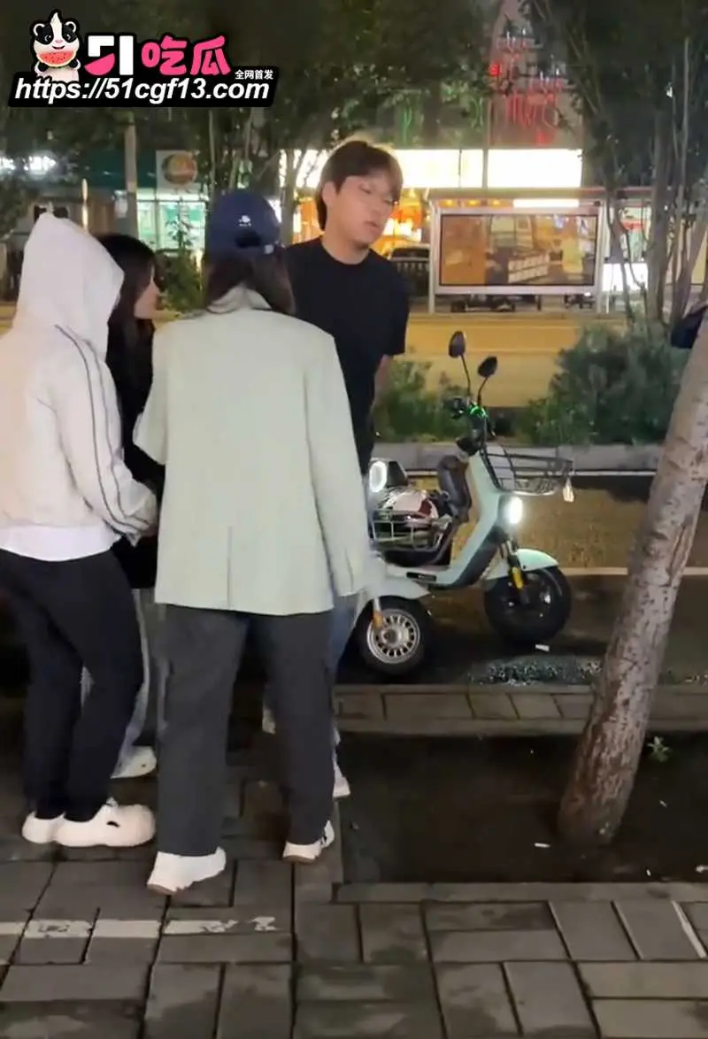 包头三角恋大瓜 富婆深夜抓奸小白脸出轨 拿老娘钱去操别人穴 是嫌老娘不够紧吗 图7