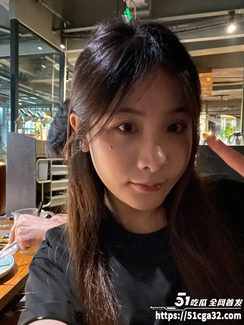 广西南宁23岁模特 安澜 为帮男友还债下海卖逼 露脸口舌侍奉金主 绝美颜值令人心动! 图3