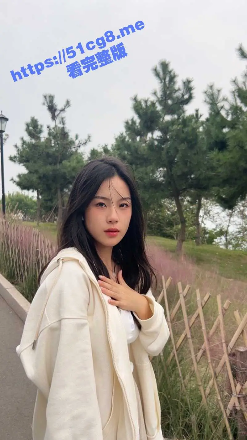 长沙师范大学 郭亿潇 和男友啪啪视频流出！清纯小女友舔蛋口交 抬腿爆操 呻吟的同时还抬头看！ 图1