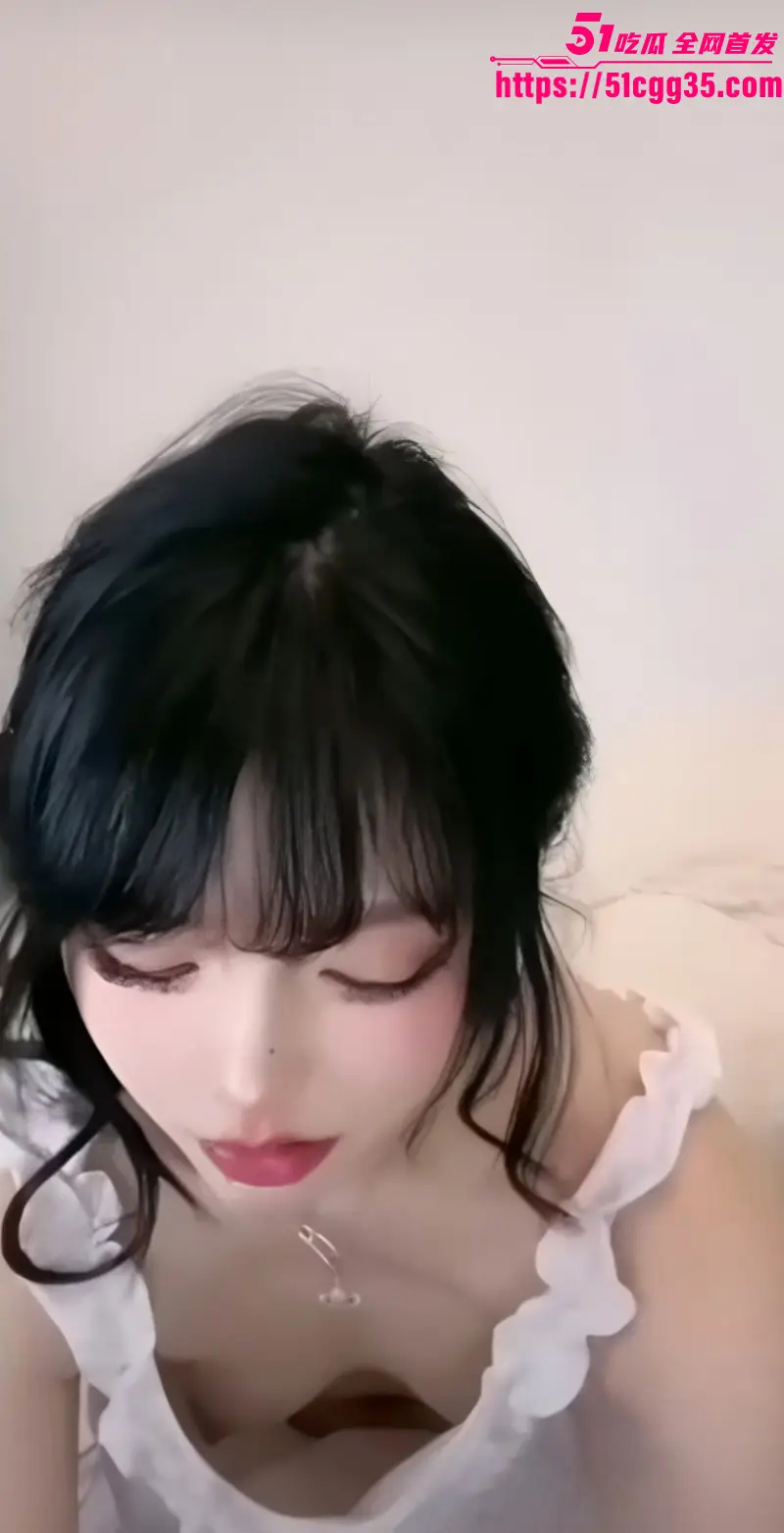 抖音网红闪现露点合集 多位美女为博流量极限擦边 春光乍现极具视觉冲击! 图4
