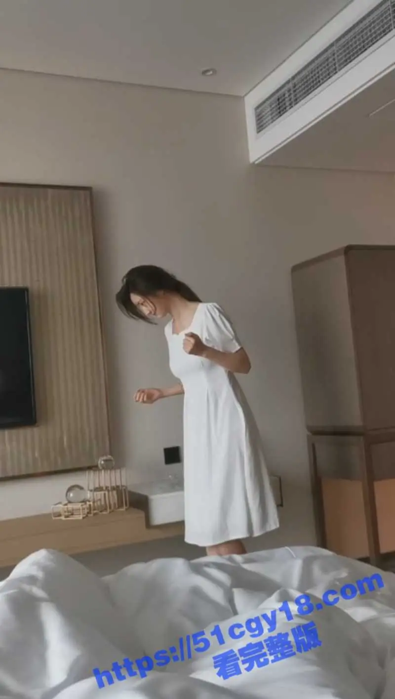 约炮大神 dulianmaomao 3万包养极品大二校花 抓着头发疯狂爆操 全程呻吟不断 都快喘不上气啦！ 图1