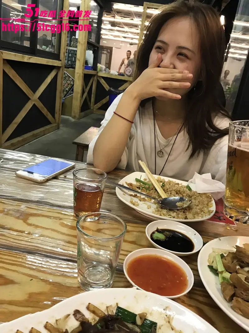 30岁饥渴单身汉 趁醉强奸同事视频流出 灌醉新来女同事 送回家后脱衣爆操双指猛抠 彻底玩坏! 图4