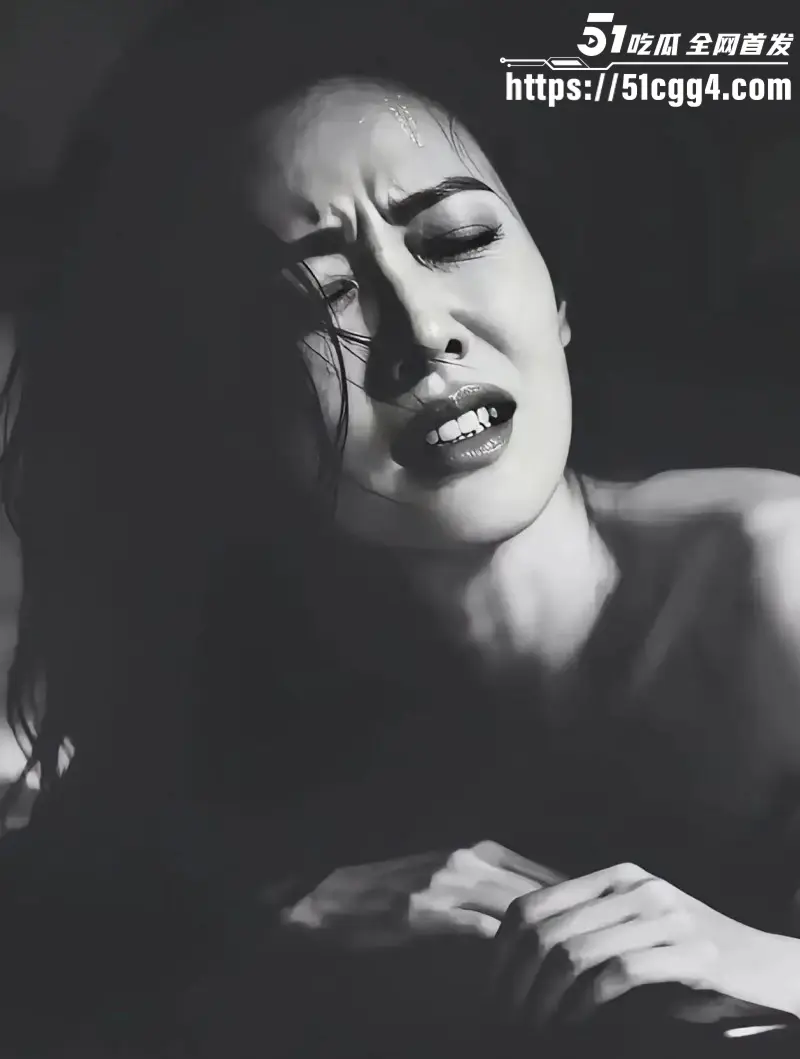 抖音爆火图 酷狗张嘴女孩 仅一个表情就让无数网友为之疯狂 眼镜御姐高潮快感中展示淫靡骚脸! 图7