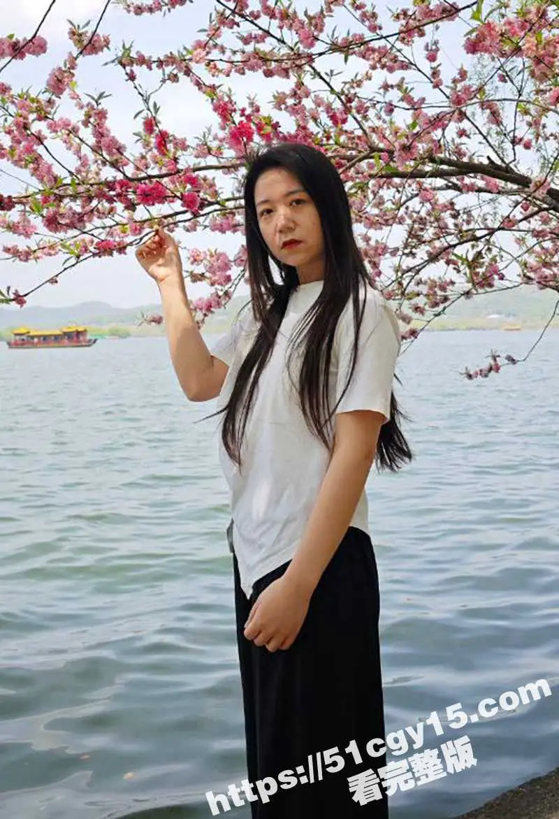 浙江人妻 何晓韵 露脸调教视频流出 趁着老妈煮饭偷吃肉棒 户外露出口交吞精 淫性彻底释放! 图4