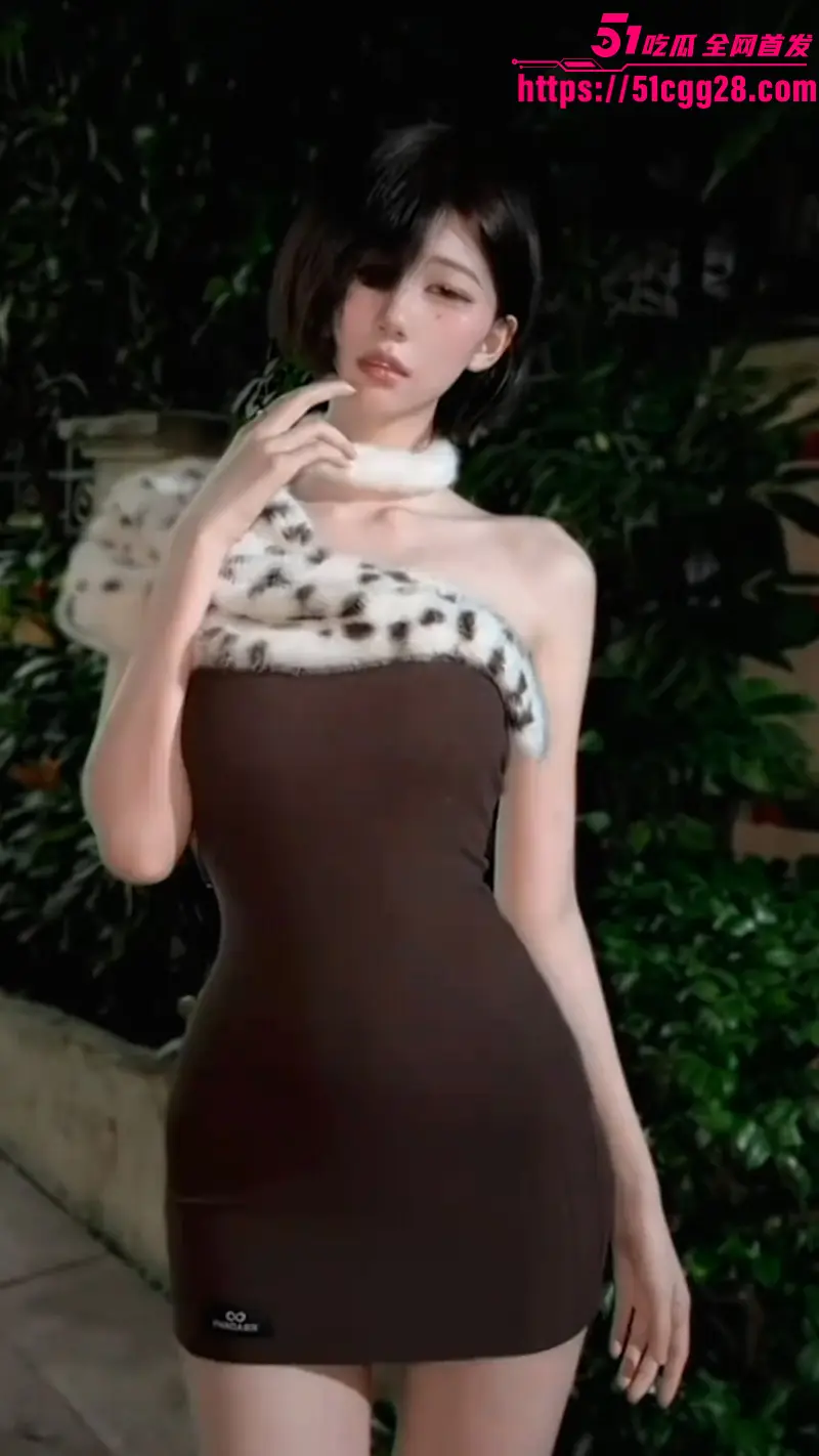 抖音极品网红 西瓜冰 榜一大哥定制合集 双面女神可盐可甜美腿玉足性感撩人 多姿势爆操激情十足! 图4