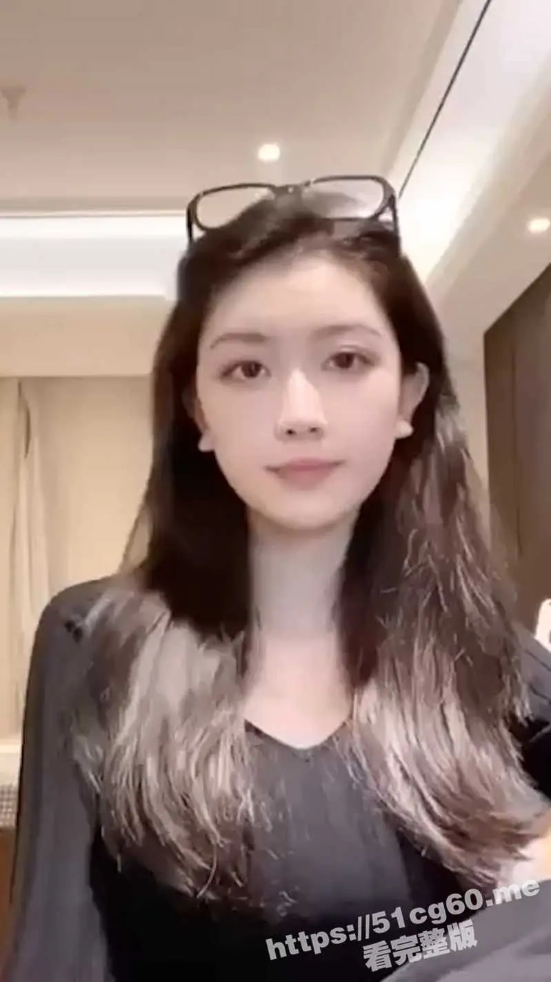 公司极品白虎黑丝同事被拿下 在办公室就忍不住的要输出!叫声太大差点被发现 太刺激了! 图1