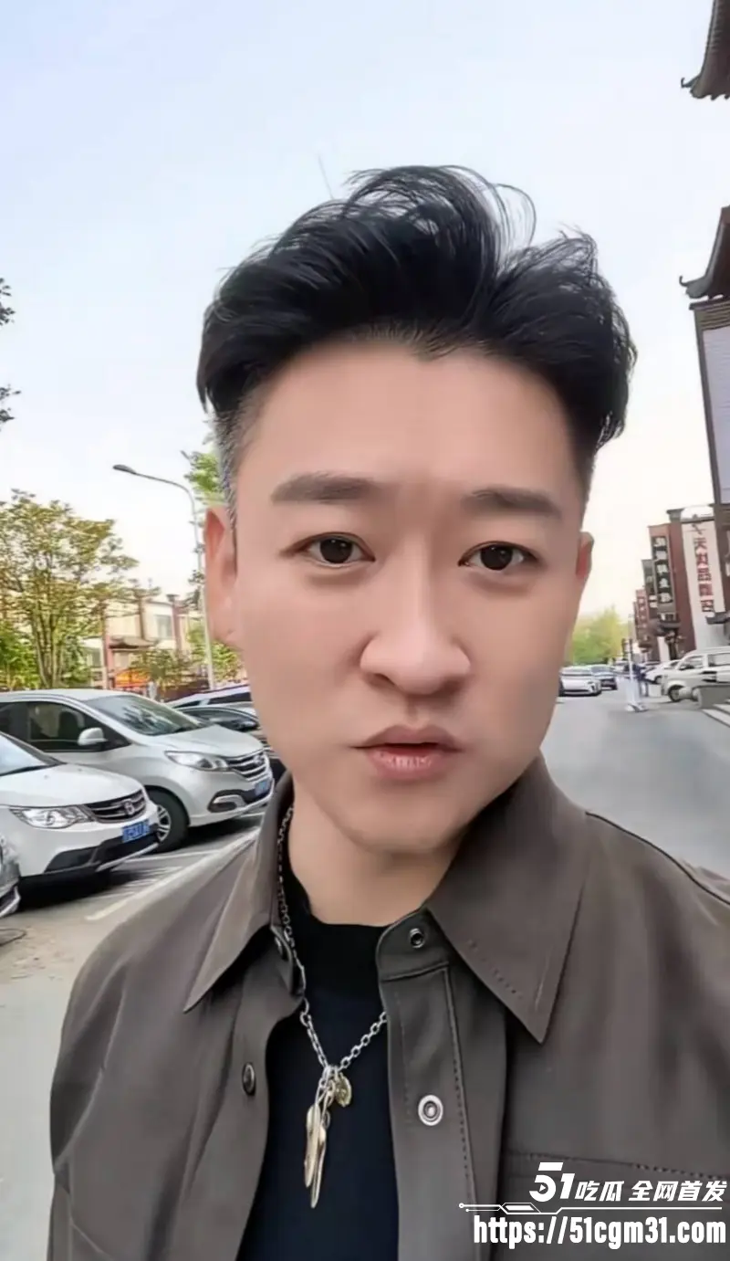 德云社大弟子 曹云金 不雅行为惨遭偷拍 路边放尿车内激吻 私生活混乱形象再次雪崩! 图8