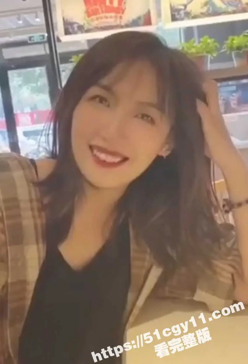 湖北公务员 荣琳琳 网调视频被曝 美艳人妻露脸裸聊自慰 抠出淫水竟放嘴中吸吮 淫语不断反差至极! 图8