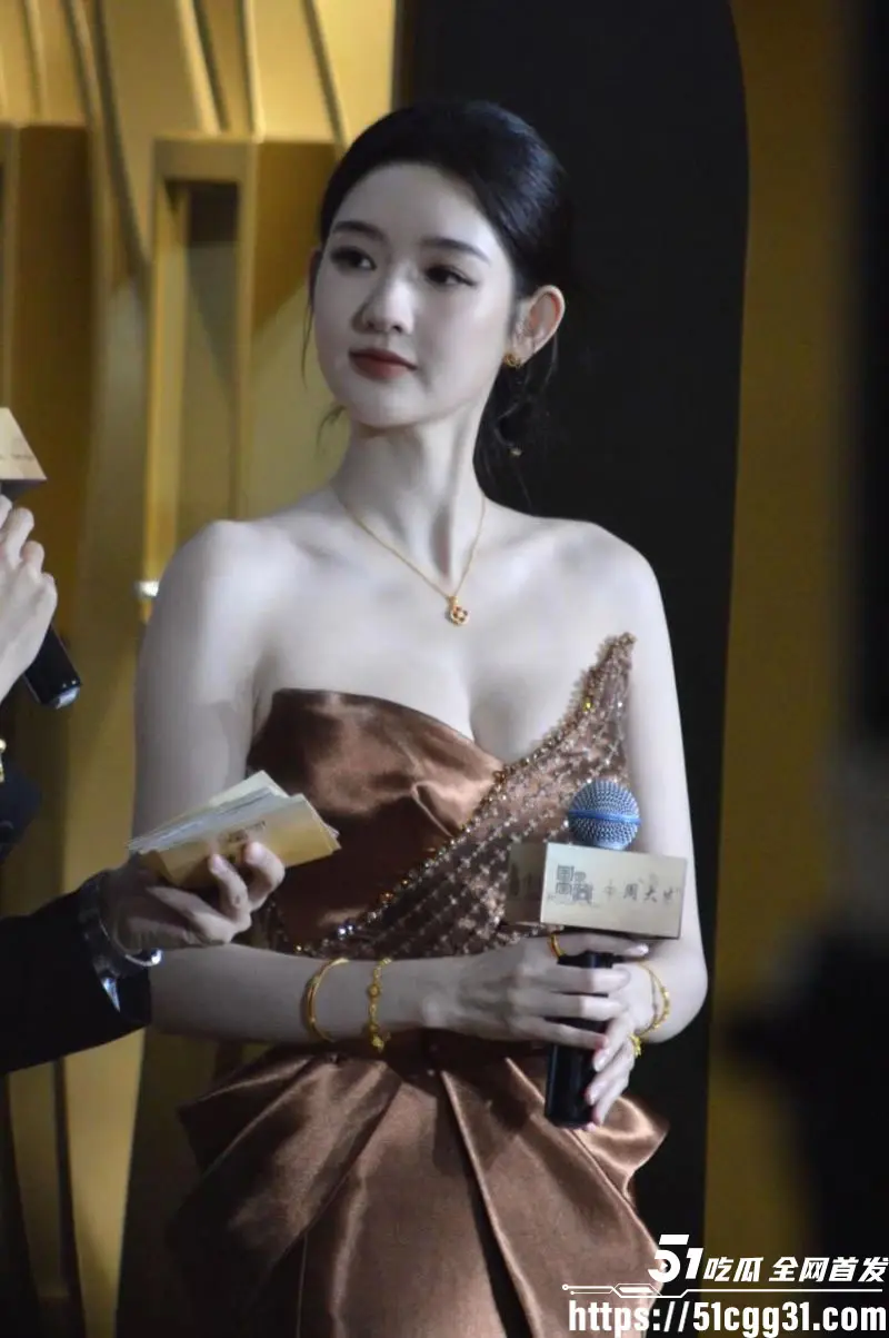 王玉雯与37岁杨玏5年恋情实锤分手!过往黑史被连根拔起绯闻缠身 如今网传性爱视频更是人设崩塌! 图1