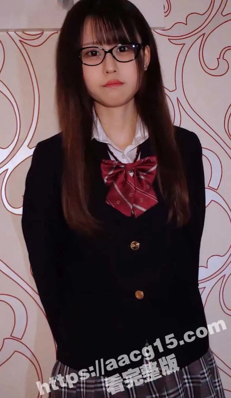 外表清纯日系眼镜学生妹实则骚浪 可爱娇小jk妹主动舔屌口爆 超高清白丝美腿任人玩弄中出内射 图1