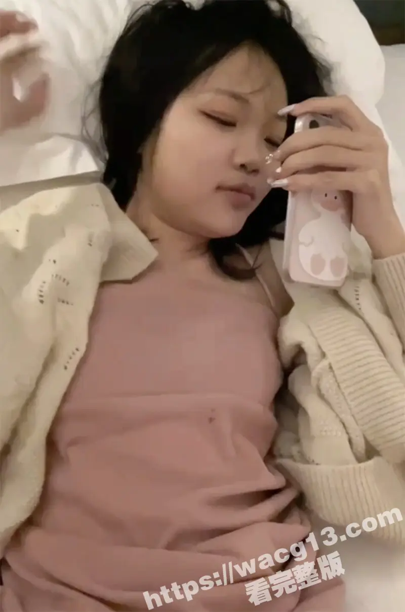 盘点做爱时给男友 闺蜜打电话视频大合集！ 情不自禁的发出呻吟声 差点被对方识破！这才是偷情的最高境界啊！ 图2