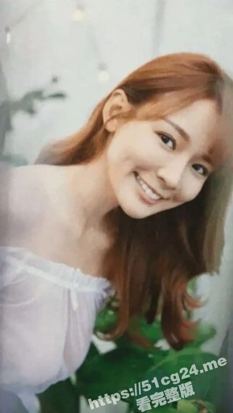 号称国民初恋女友的林莎 与新生代艺人吴婕安元元 合体私拍 诱惑满满! 图1