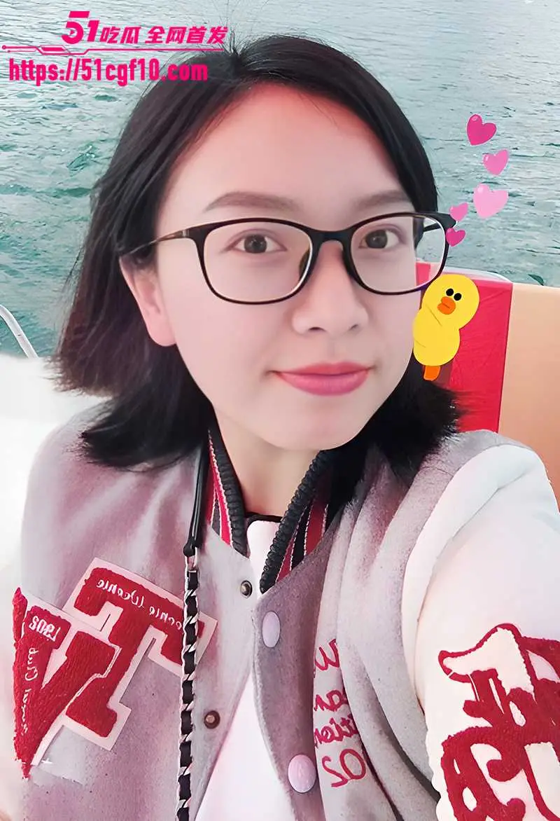 江西新婚少妇 吴萍 夫妻露脸淫拍 发情母兽吸屌蹭穴 身着开档丝袜骑乘榨精大奶吸睛! 图2