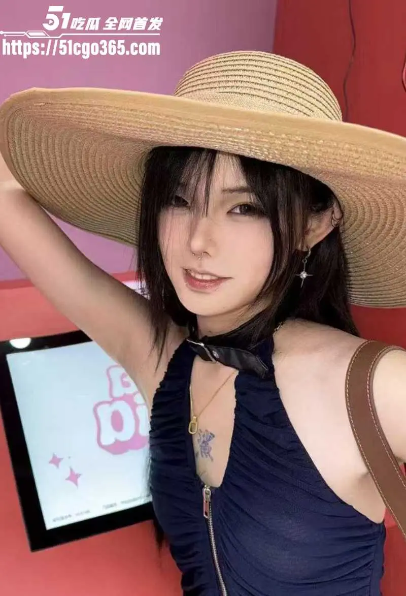 武汉龙华学院校花 陈雯晶 俏丽女神性瘾难耐 晒淫照撩汉约炮 穿JK情趣被炮友猛操 多毛骚穴搭开档黑丝 堪称绝配! 图2