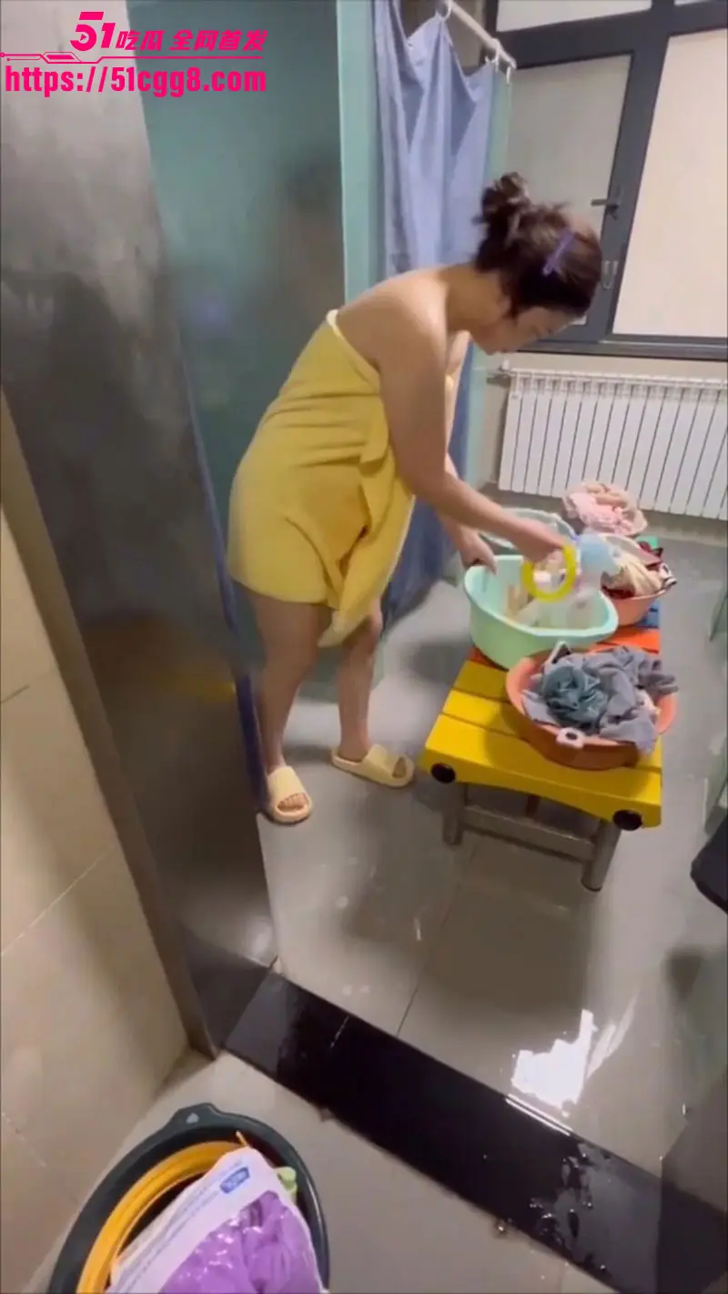 女大学生偷拍舍友浴后私密视频流出 第一视角紧张刺激 浴室白嫩娇躯全裸露出 画面香艳无比! 图6