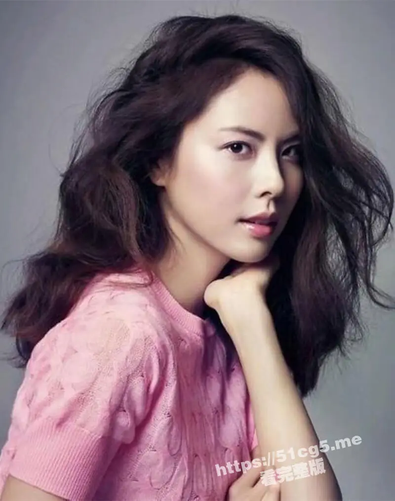 韩国女演员歌手 朴志胤 跪地给三星集团董事长舔屌 高潮爽到失神 超气质美女明星也只不过是财阀的玩物 图1