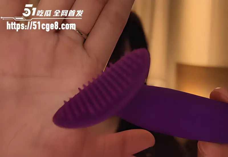 美女性爱讲师 卯哥 亲测电动阴蒂刷 开足马力边玩边讲 肥臀高撅失禁潮吹 图3