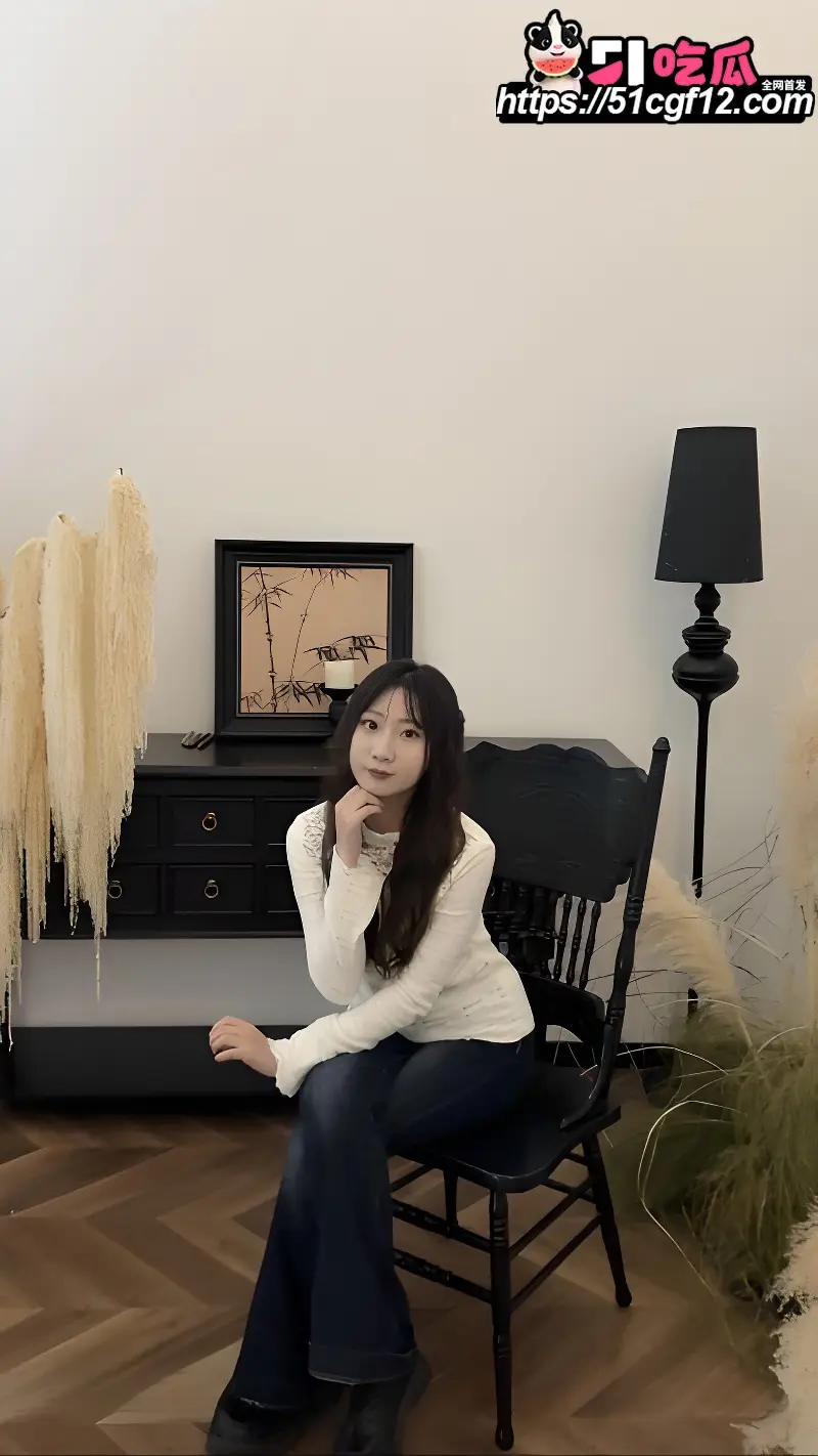 极品嫩妹 小苗 性爱视频 胯下口舌榨精 爽到男友当场站立后入 浓精内射灌满骚穴! 图2
