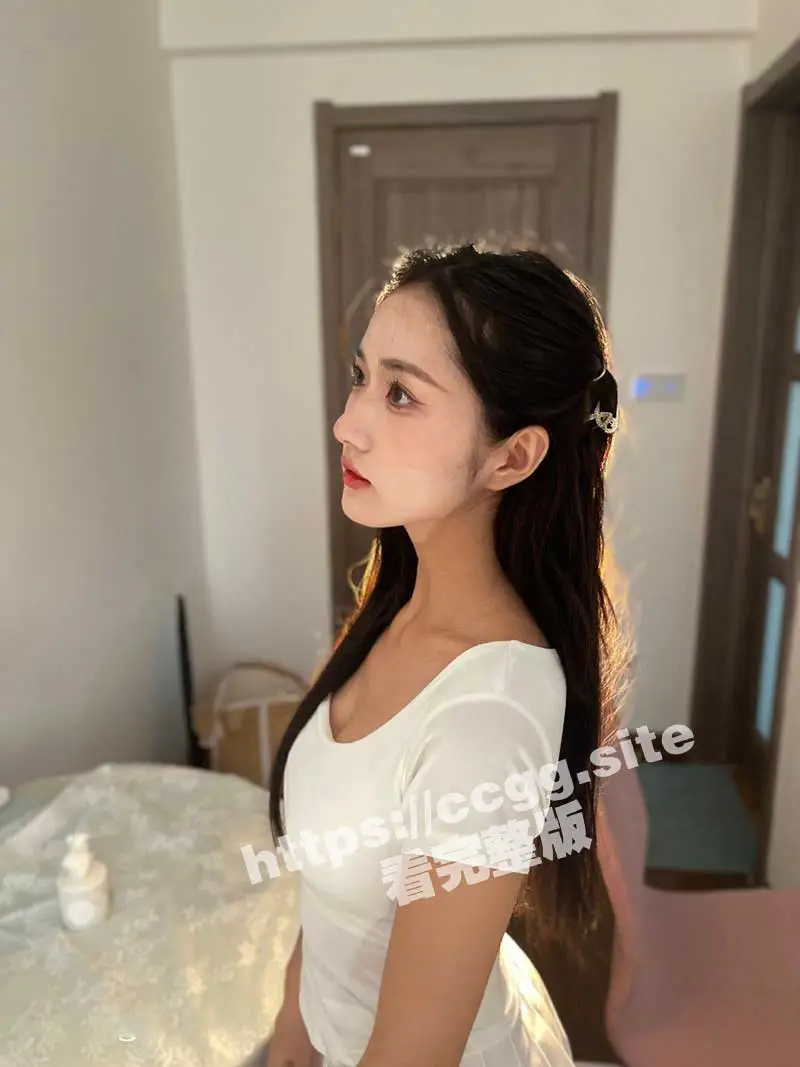 抖音网红 焕儿 火爆全网 被金主爸爸爆肏内射 完美露脸 1小时17分最全版本！ 图1