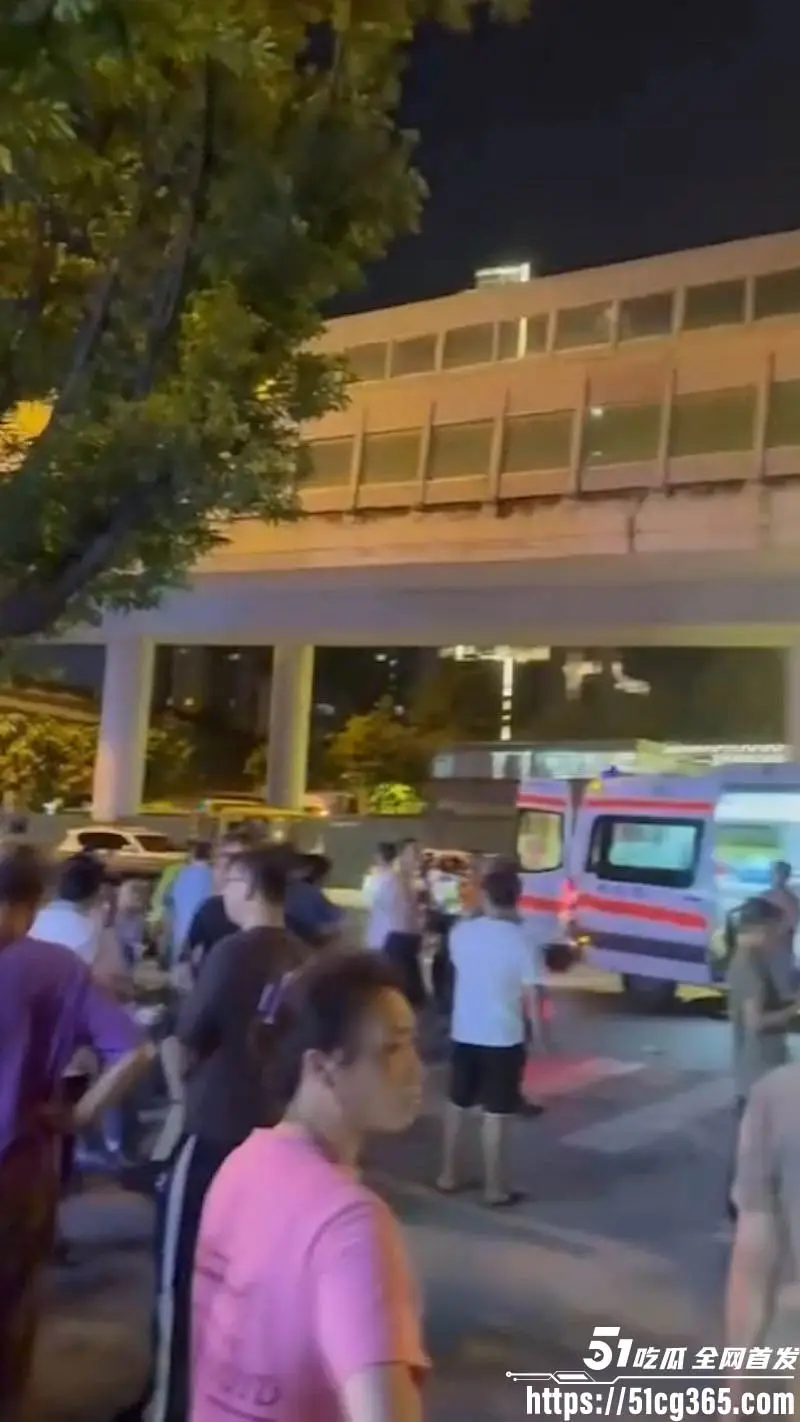 广州海珠区车祸惊魂!新南路庄头公园北门6人受伤 40岁司机被控 现场惨烈无比! 图3