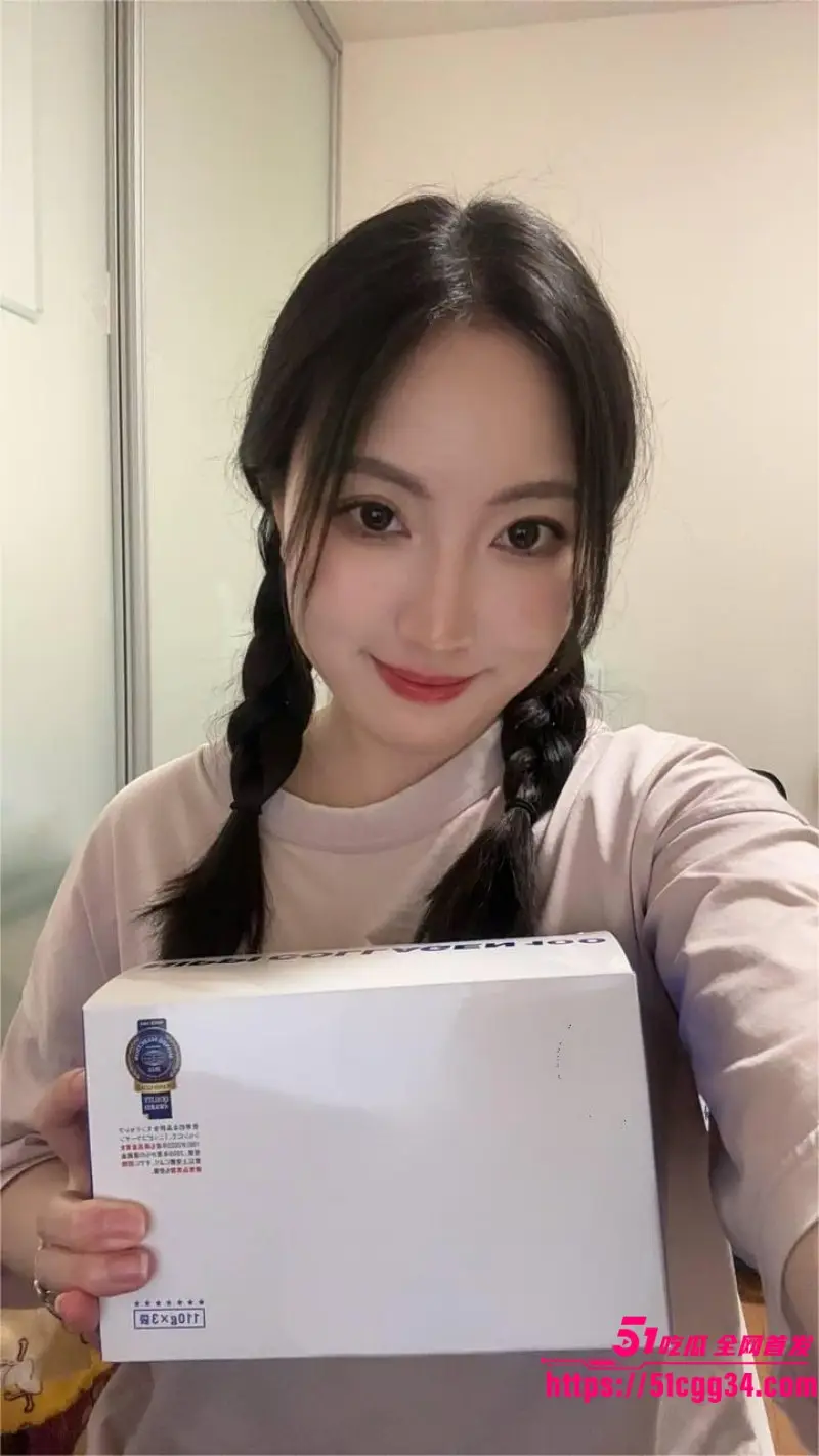 韩国高颜值情侣性爱自拍 丰满尤物遭男友各种调教 身穿开裆黑丝口交后入刺激感爆棚! 图1