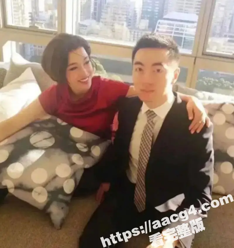 七旬女星刘晓庆被曝陷入忘年恋 直言见面的时候要小奶狗操死她 70岁的女人真疯狂 图28