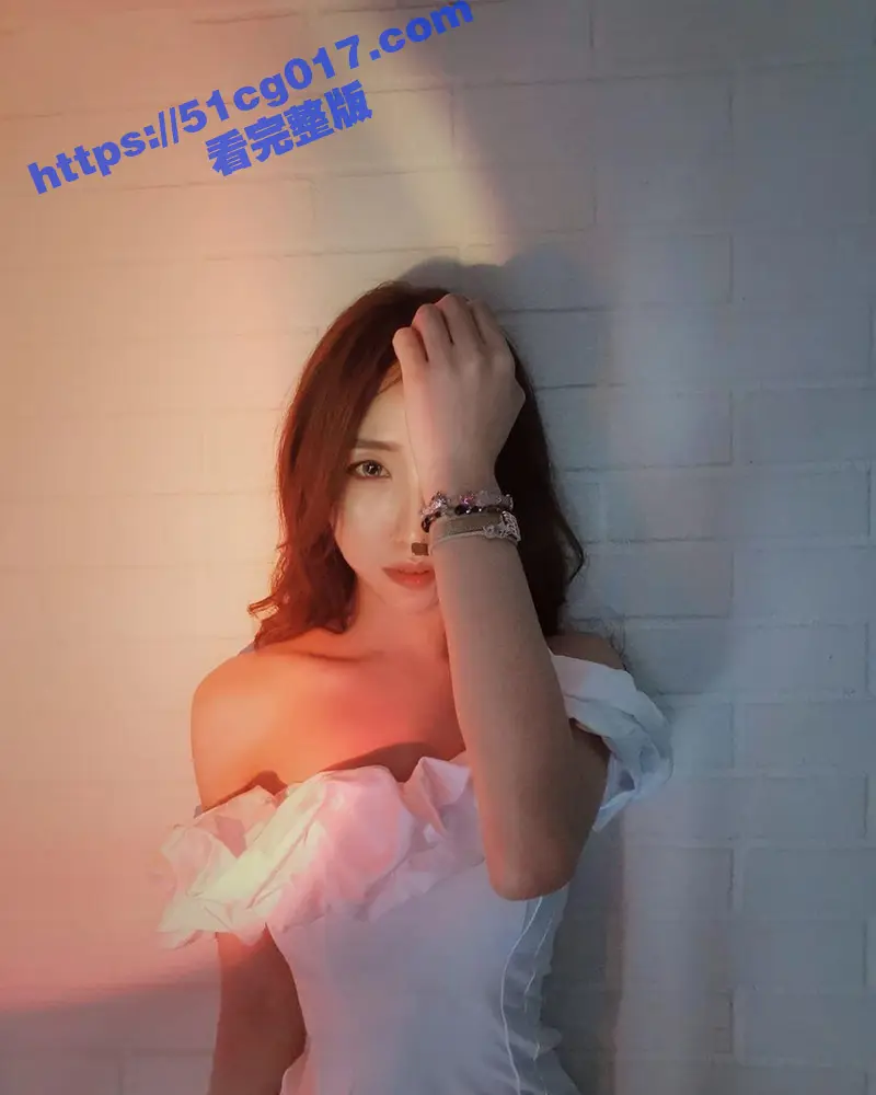 在校女大学生长相甜美 视频露脸面试模特 被套路脱光展示身材 这智商没被骗到缅北奇迹!!! 图4