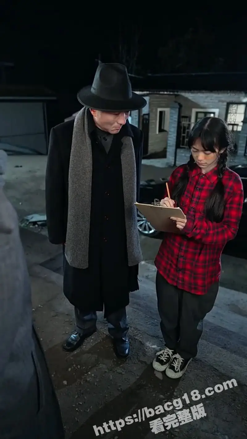 每日短剧《小小的她》本是生活不能自理的少女 却是隐藏的破密天才 在异样目光和嘲讽声中 助部队赢得决定性胜利 图5