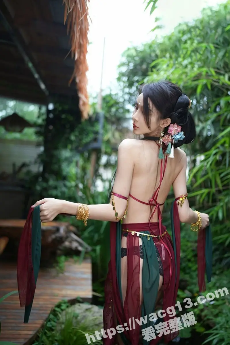 B站余多多cos妖妃妲己 尤物般的极品女神古风诱惑力也是杠杠的 这逆天的高颜值大长腿妥妥的人肉炮架 图3