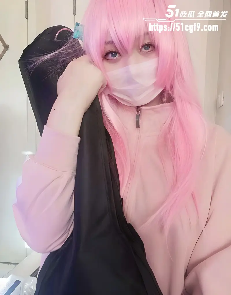成都学生妹 王晨 裸聊录屏 身穿白丝制服揉奶扣穴 淫骚姿态拉满看完梆硬! 图2