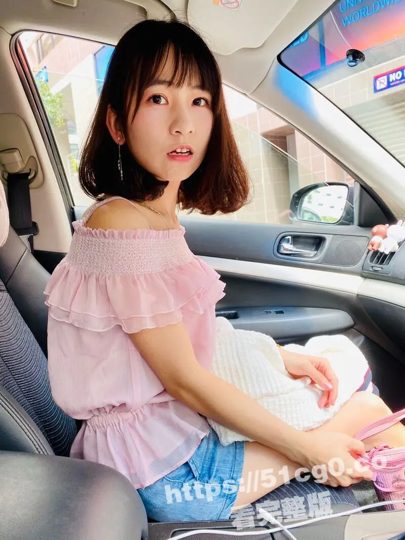 台北艺术学院大眼睛可爱学妹 张晓涵 给男友口爆后入 第一视角镜头怒拍粉嫩小穴！ 图1