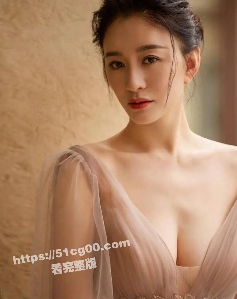 李小冉 早年大尺度电影全裸露出,《植物学家的中国女孩》她完美的身材和极品大奶让网友惊呼:她的肉真的太懂事了 图1