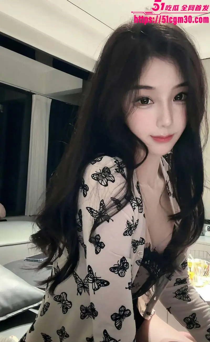 超性感御姐展示私拍 身着情趣黑丝被后入猛攻 那年的清纯再也回不去了！ 图1