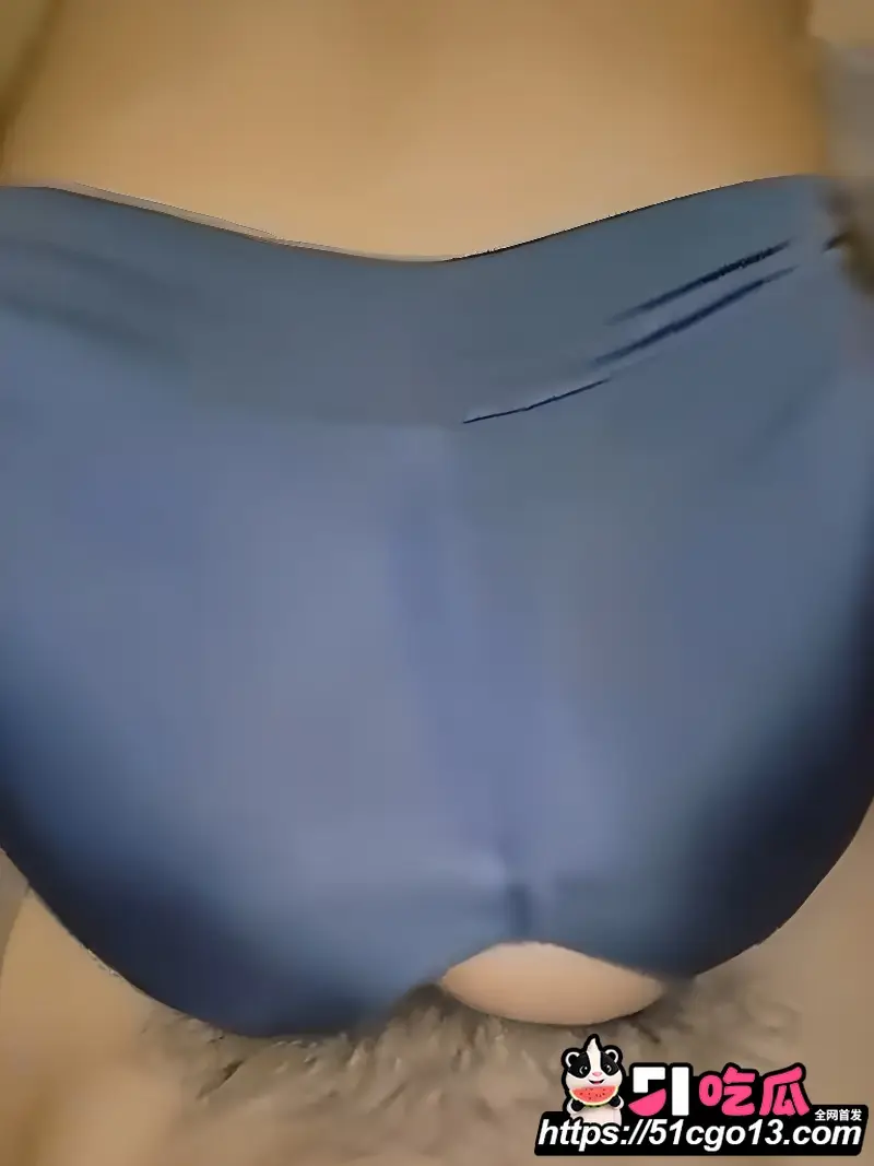 海角大神勾人俏妈妈 小电驴淋湿回家后 骚母腿交骑乘榨精巨乳狂摇! 图5