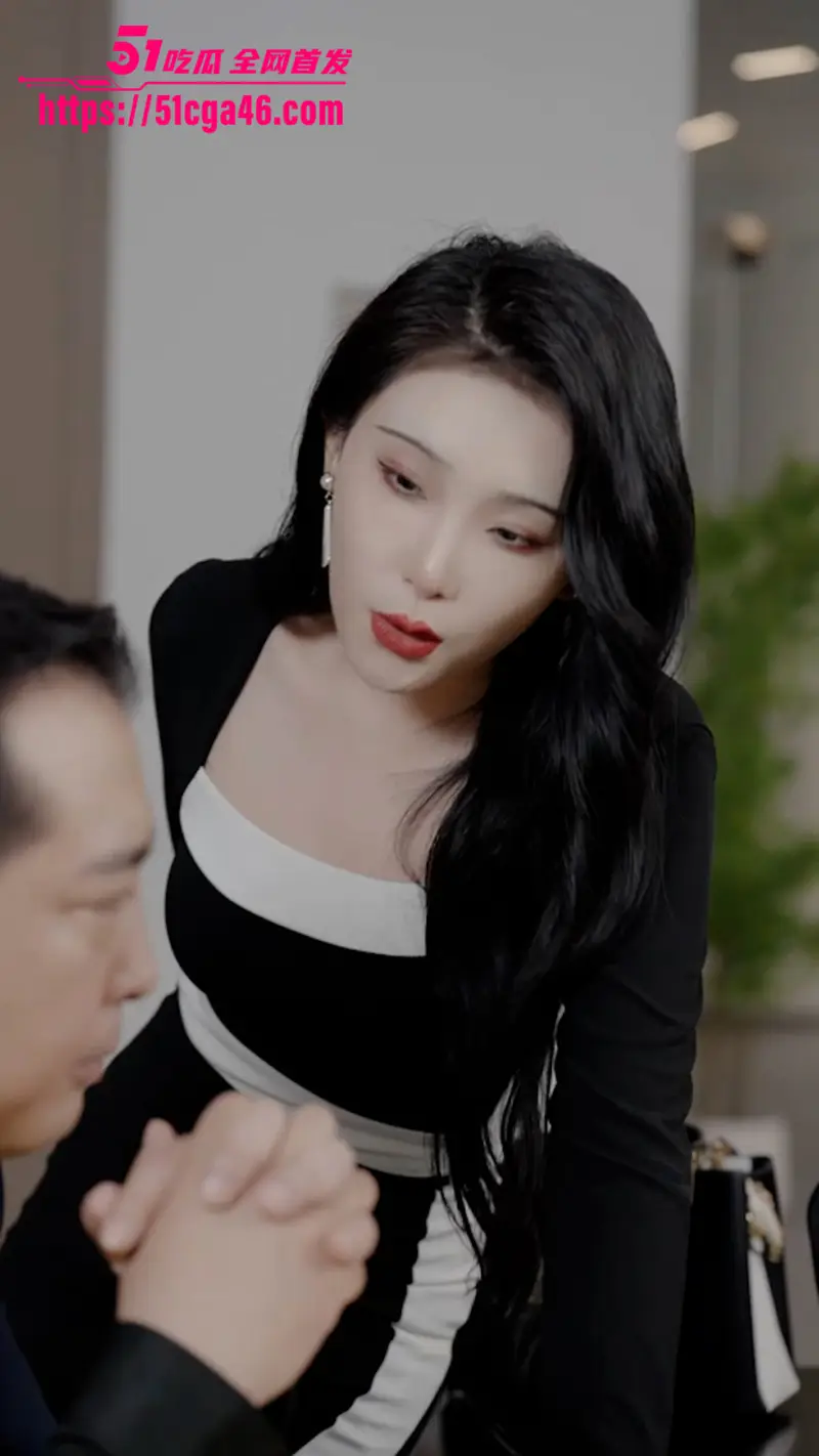 擦边短剧《都市逍遥王》刚打开门就看到女友和别的男人在？心灰意冷的男主意外绑定宇宙最强升级系统！ 图5