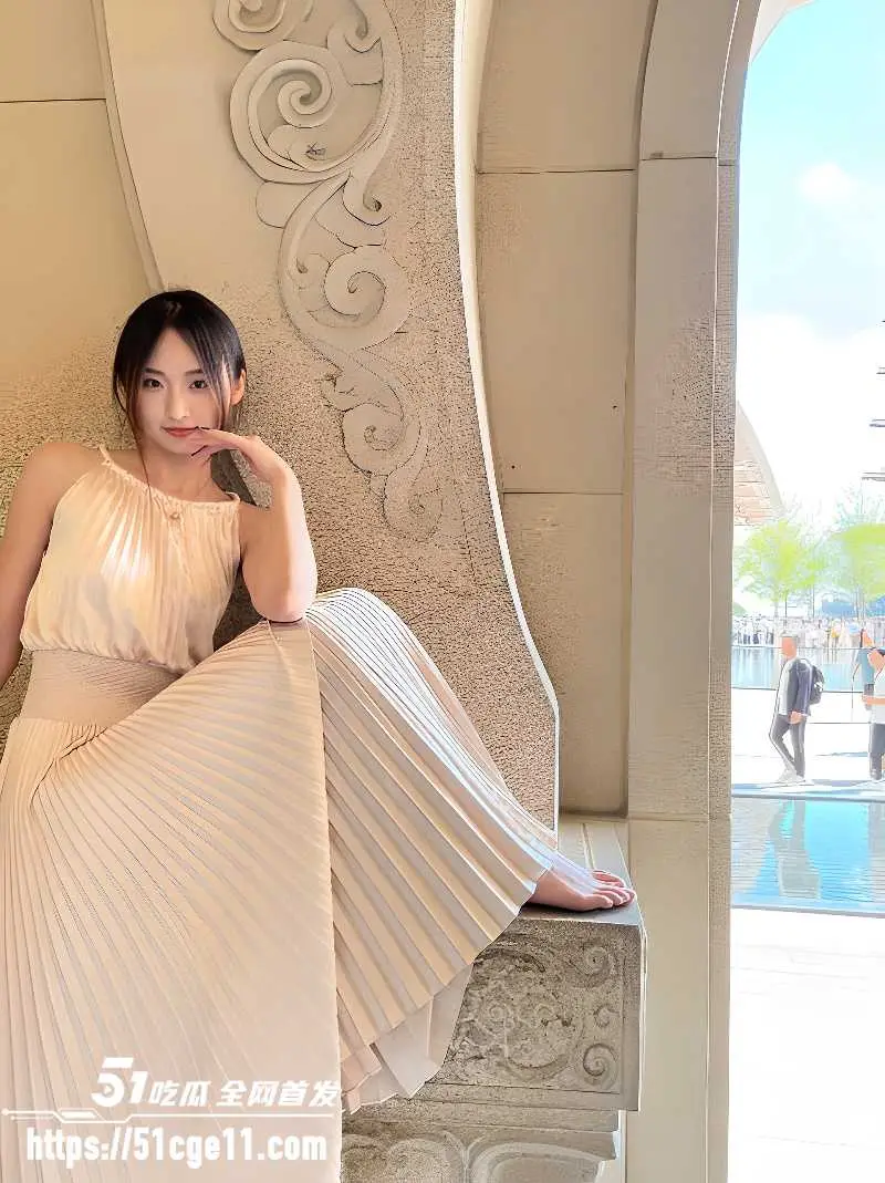 高颜值美女性爱自拍流出 美腿大开任由扣穴蹂躏 后入打桩骚逼猛喷淫水 图1