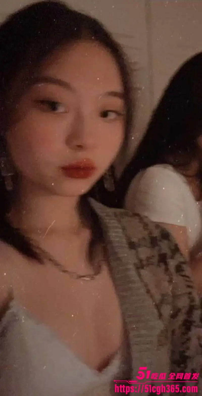 广东佛山E奶少女性爱视频流出 丰满乳峰被肆意揉捏 跳蛋震颤骚穴 菊花肛塞手铐紧缚 无套后入刺激十足！ 图5