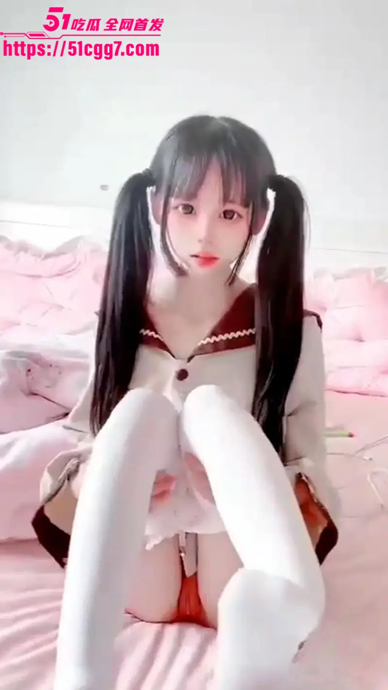双马尾福利姫 小雯宝宝 付费视频流出 粉嫩萝莉白虎小穴被假屌捅到直叫爸爸 高潮呻吟不断无比诱惑！ 图1