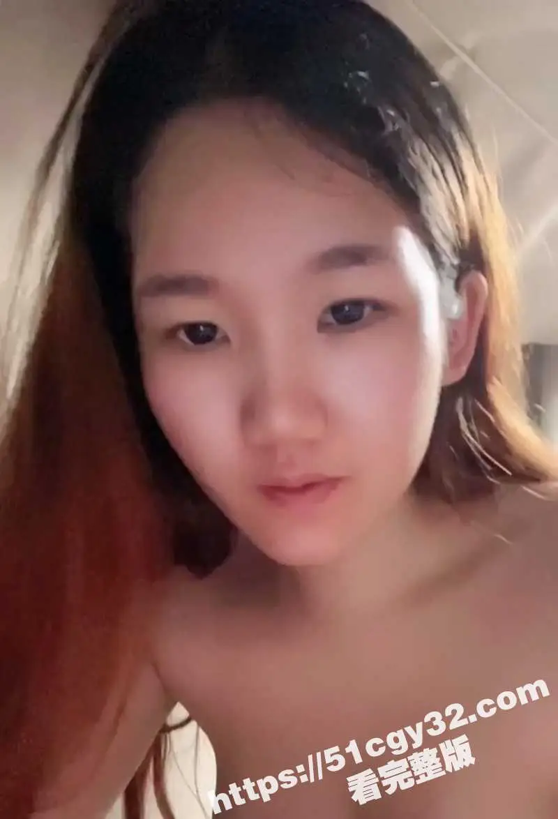 真实在校女大学生 只如初见时 在宿舍床上偷偷全裸自慰 假屌猛插骚穴 旁边还能听到室友说话! 图10