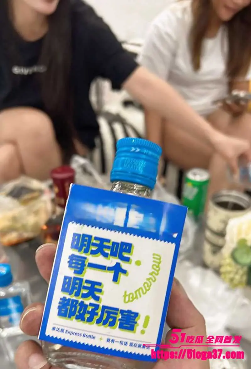 乱伦大神 奶子即正义 新作来袭 老婆醉酒睡死 当面上了她亲妹妹 捧着小姨子大屁股爆操 无套内射爽翻天! 图4
